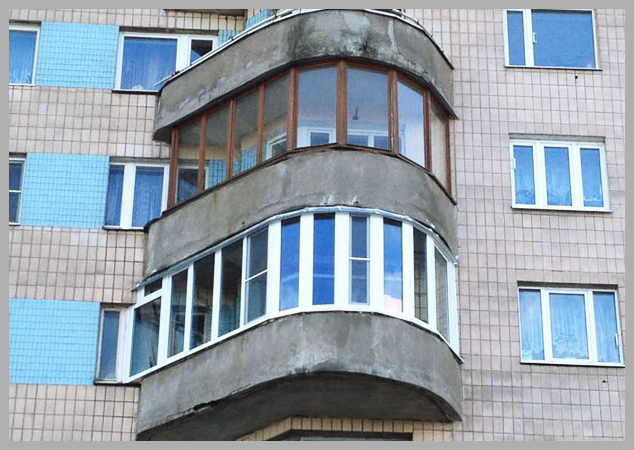 Демонтаж старых деревянных окон балконов и лоджий.